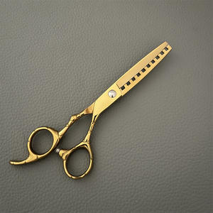 กรรไกรตัดผมทรงก้างปลาสีทอง ขนาด 6 นิ้ว สำหรับช่างเสริมสวย ใบมีดมาตรฐานสำหรับคนถนัดขวา - Product Image 3