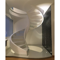 Escalier intérieur en bois courbé durable, design moderne, en fer forgé