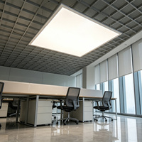 Plafonnier LED plat encastré, spécialement conçu pour les plafonds à grille, idéal pour les bureaux et les usines