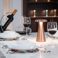 Lampe de table LED sans fil moderne RGB étanche IP54 à intensité variable en aluminium, sur batterie, Ra90 2700K-6000K AC 110V, pour décoration de chevet