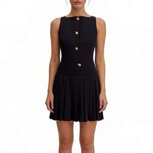 เดรสสั้นทรงเข้ารูปสำหรับผู้หญิง แบบไม่มีแขน จับจีบ แต่งกระดุมสีทองแบบไม่สมมาตร แฟชั่น - Product Image 3