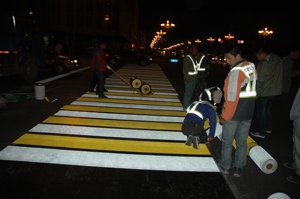 Cinta de señalización de carretera termoplástica reflectante de Seguridad de Tráfico personalizable, reflectante de pavimento termoplástico para carreteras de alta visibilidad - Product Image 6