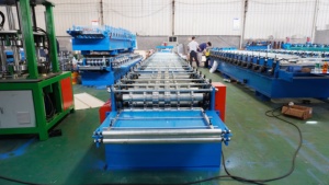 Machine de profilage à froid pour panneaux de base de dalles de plancher en treillis, machine de fabrication de plaques inférieures de pont en treillis galvanisé, directement de l'usine - Product Image 5