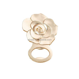 Abridor de Botellas de Cerveza de Aleación de Zinc con Diseño de Rosa Dorada, Regalo Creativo para Días Especiales, Bodas y Fiestas, Personalizable con Logotipo para Invitados - Product Image 4