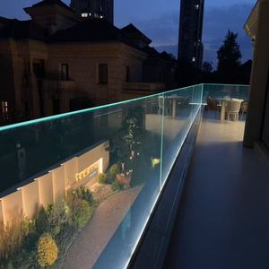 Barandilla de Vidrio <span class=keywords><strong>Exterior</strong></span> Moderna sin Marco, Sistema de Barandilla de Vidrio <span class=keywords><strong>Exterior</strong></span> de Aluminio con Canal en U y Luz LED - Product Image 1