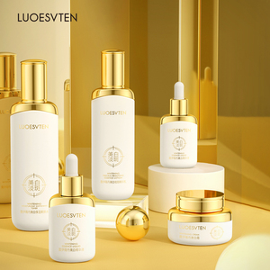 Ensemble de soins de la peau blanchissants pour femmes en marque privée, 5 pièces, avec nettoyant visage, tonique, crème, sérum, lotion - Product Image 1