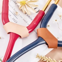 Étui en cuir couleur unie pour stéthoscope avec étiquette d'identification – Accessoires pour instruments d'examen médical en stock