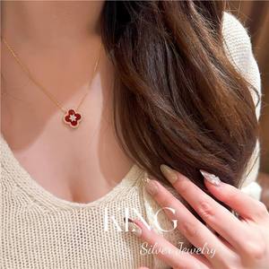 ชุดเครื่องประดับเงินแท้ King Silver Jewelry ลายใบโคลเวอร์สี่แฉก ชุบทองคำขาว S925 สร้อยคอพร้อมต่างหู สำหรับผู้หญิง แฟชั่นจิวเวลรี่ - Product Image 3