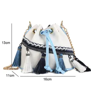 Sac bandoulière à pompons, Sacs à main en toile à pompons tendance pour femmes, Sacs à bandoulière personnalisés à franges et pompons - Product Image 1