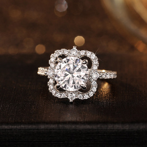 Anello di Fidanzamento Floreale con Pavé per Donne, Elegante Gioiello da Dito alla Moda - Product Image 3