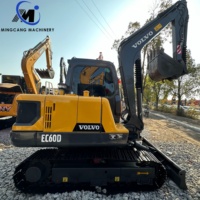 Mini-excavatrice sur chenilles Volvo EC60D 6 tonnes, moteur et pompe en excellent état, sans fuite d'huile, structure compacte pour travaux de jardinage