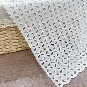 <span class=keywords><strong>Tela</strong></span> bordada de algodón de encaje blanco elegante <span class=keywords><strong>con</strong></span> <span class=keywords><strong>agujeros</strong></span> <span class=keywords><strong>tela</strong></span> bordada 100% <span class=keywords><strong>tela</strong></span> de algodón - Product Image 1