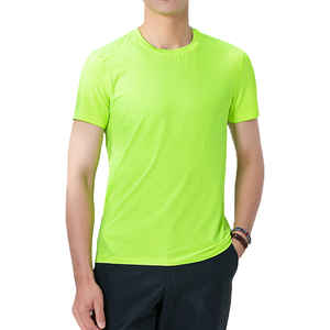 T-shirts de sport pour hommes en polyester non tissé 100%, manches courtes, col rond, séchage rapide, respirant, coupe régulière, vêtements d'entraînement - Product Image 1