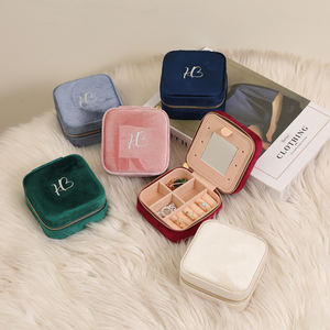 Caja de Joyería Portátil de Terciopelo con Cierre y Espejo, con Logotipo Personalizado, Forma Cuadrada Moderna para Guardar Anillos y Collares - Product Image 2