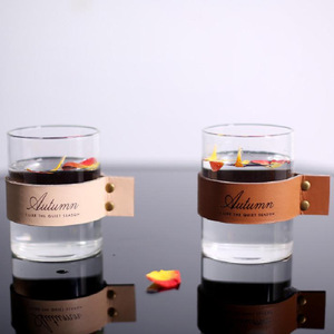 Manchon de tasse en cuir personnalisé, manchon de tasse pour articles de toilette d'hôtel, manchon de tasse portable isolant thermiquement et anti-chute avec poignée - Product Image 4