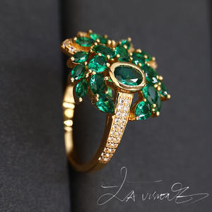 Bague vintage de la série Counterattack avec jade incrusté, émeraude synthétique et saphir blanc - Product Image 4