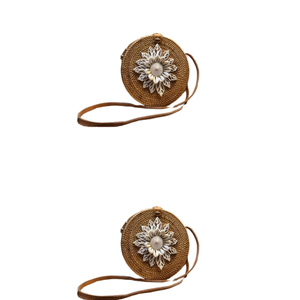 กระเป๋าสะพายหวายทรงกลมพิมพ์ลายดอกไม้ - Product Image 1