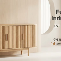 Buffet de cuisine scandinave en chêne clair avec grain de bois, armoire de rangement personnalisée OEM avec portes cannelées pour villa