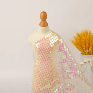 Tissu en sequins recyclés LIHUAN, rose, en filet français, 100% polyester, broderie de sequins, écologique, poids moyen, largeur 125 cm - Product Image 2