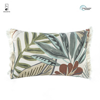 Housse de coussin en polyester recyclé certifié GRS, imprimé feuilles et fleurs, design élégant, pour une décoration écologique