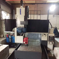 Machine de fraisage CNC à 5 axes certifiée CE, 580028002900mm, lit en fonte haute rigidité pour l'industrie des matrices et des moules
