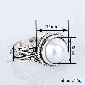 Anello da donna barocco con perle finte, gioiello vintage elegante e raffinato, accessorio regalo di tendenza. - Product Image 4