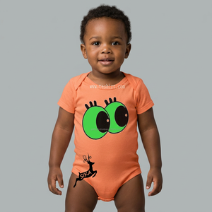 Barboteuse bébé orange imprimée écologique avec motif yeux verts pour nourrissons et tout-petits, manches courtes, col rond, coton biologique - Product Image 1
