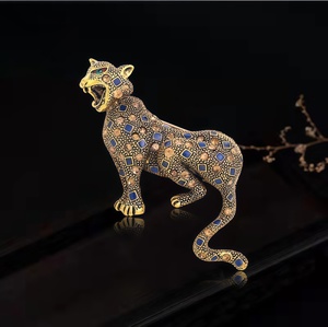 Pin <span class=keywords><strong>de</strong></span> personalidad europea para <span class=keywords><strong>hombre</strong></span>, broche <span class=keywords><strong>de</strong></span> leopardo <span class=keywords><strong>de</strong></span> lujo Vintage, accesorios <span class=keywords><strong>de</strong></span> <span class=keywords><strong>ropa</strong></span> <span class=keywords><strong>de</strong></span> animales, broche transfronterizo - Product Image 3