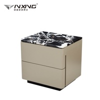 Table de chevet moderne de style italien avec plateau en marbre naturel et 2 tiroirs peints en kaki pour appartement chambre à coucher