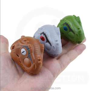 Venta al por mayor de coches de juguete de dinosaurio de plástico JO con mecanismo de retroceso, divertidos para morder el dedo, para niños, empaque en cápsula de 5 cm - Product Image 6