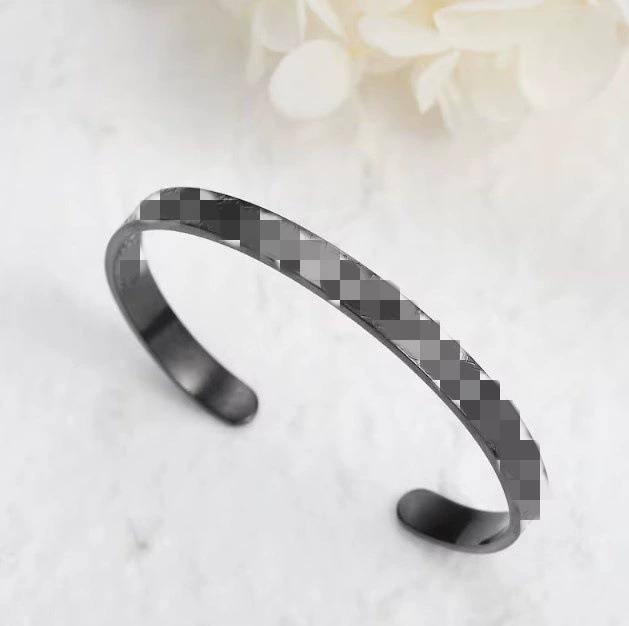 สร้อยข้อมือสีดำ