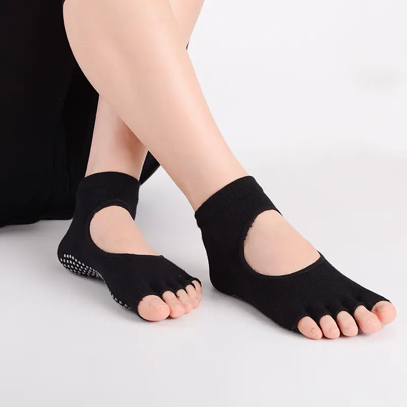 Par de calcetines de algodón con Logo personalizado para mujer, medias antideslizantes para gimnasio, Pilates, antideslizantes, con abertura de 5 dedos, para Yoga, venta al por mayor