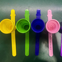 Bouteille d'eau portable en silicone pliable pour poignet, idéale pour la course à pied, le marathon et les sports – Gourde mains libres à porter au poignet