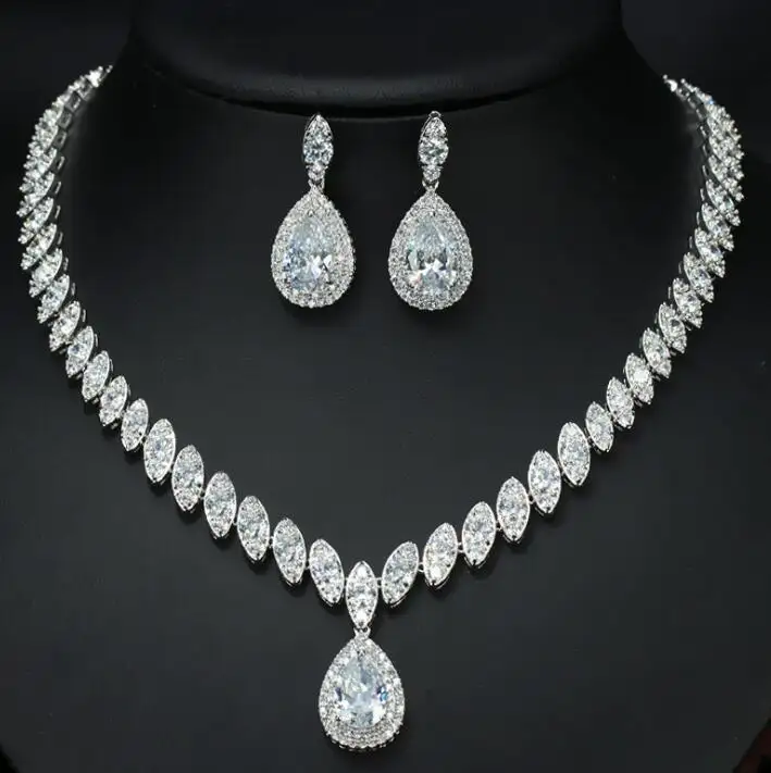 Set di gioielli e orecchini in cristallo trasparente e zirconi cubici per damigelle o madre della sposa