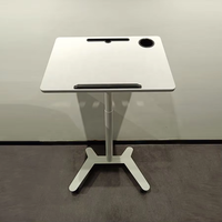 Table de chevet d'hôpital moderne en métal, réglable en hauteur par vérin pneumatique, avec plateau pliant à levage par gaz et roulettes, pour chambre à coucher