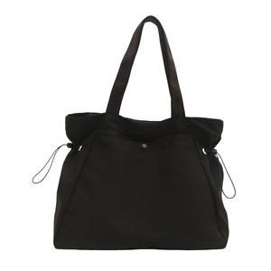 Sac de shopping personnalisé avec logo, poignée couleur naturelle, sac fourre-tout noir surdimensionné personnalisé pour l'extérieur - Product Image 1