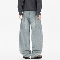 Pantalon en jean délavé et déchiré à jambe large avec broderie de perles - Style coupe ample et incurvée - Marque Couture