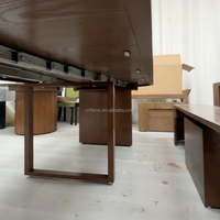 Table à manger extensible en bois de noyer avec 5 niveaux de luminosité, design artisanal écologique et capacité de 4 à 14 places