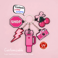 Nouveauté Porte-clés personnalisé rose en caoutchouc souple avec logo UV personnalisé Prix de gros pour les fans féminines llaveros Kawaii