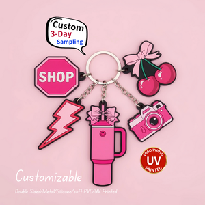Nouveauté Porte-clés personnalisé rose en caoutchouc souple avec logo UV personnalisé Prix de gros pour les fans féminines llaveros Kawaii - Product Image 1