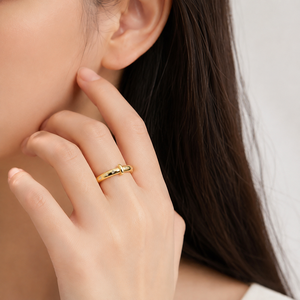 แหวนวงแหวนเซอร์โคเนีย สแตนเลสสตีล ชุบทอง 14K แบบสุญญากาศ พร้อมดีเทลห่วง ขนาดกว้าง 0.35 ซม. ไซส์ US 7 เครื่องประดับ - Product Image 5