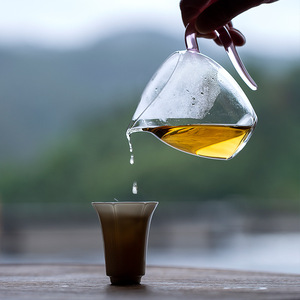 Glass Fairness Cup With Green Handle For Kung Fu <b>Tea</b> <b>Set</b> Minimalist Design Heat Resistant Transparent <b>Tea</b> Dispenser - Product Image 3