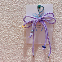 Porte-clés en corde torsadée rayée avec nœud perlé coloré et fermoir mousqueton en forme de cœur pour la décoration de sacs à main féminins - Vente en gros