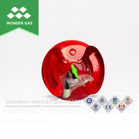 Ballon hélium avec bouteille vide de gaz hélium rempli de gaz