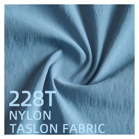 Ventes en gros de tissus de qualité supérieure, 100% nylon taffetas ripstop respirant 228T, vestes d'extérieur, sac à dos, échantillon gratuit