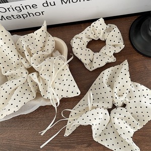 Chouchou en satin noir et blanc à pois avec nœud et détail en dentelle, volumineux, pour <span class=keywords><strong>chignon</strong></span> - Product Image 1