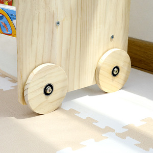 Bibliothèque en bois vert à quatre couches pour enfants avec <span class=keywords><strong>table</strong></span> à roulettes pour armoire de rangement de jouets pour salon ou hôtel - Product Image 5