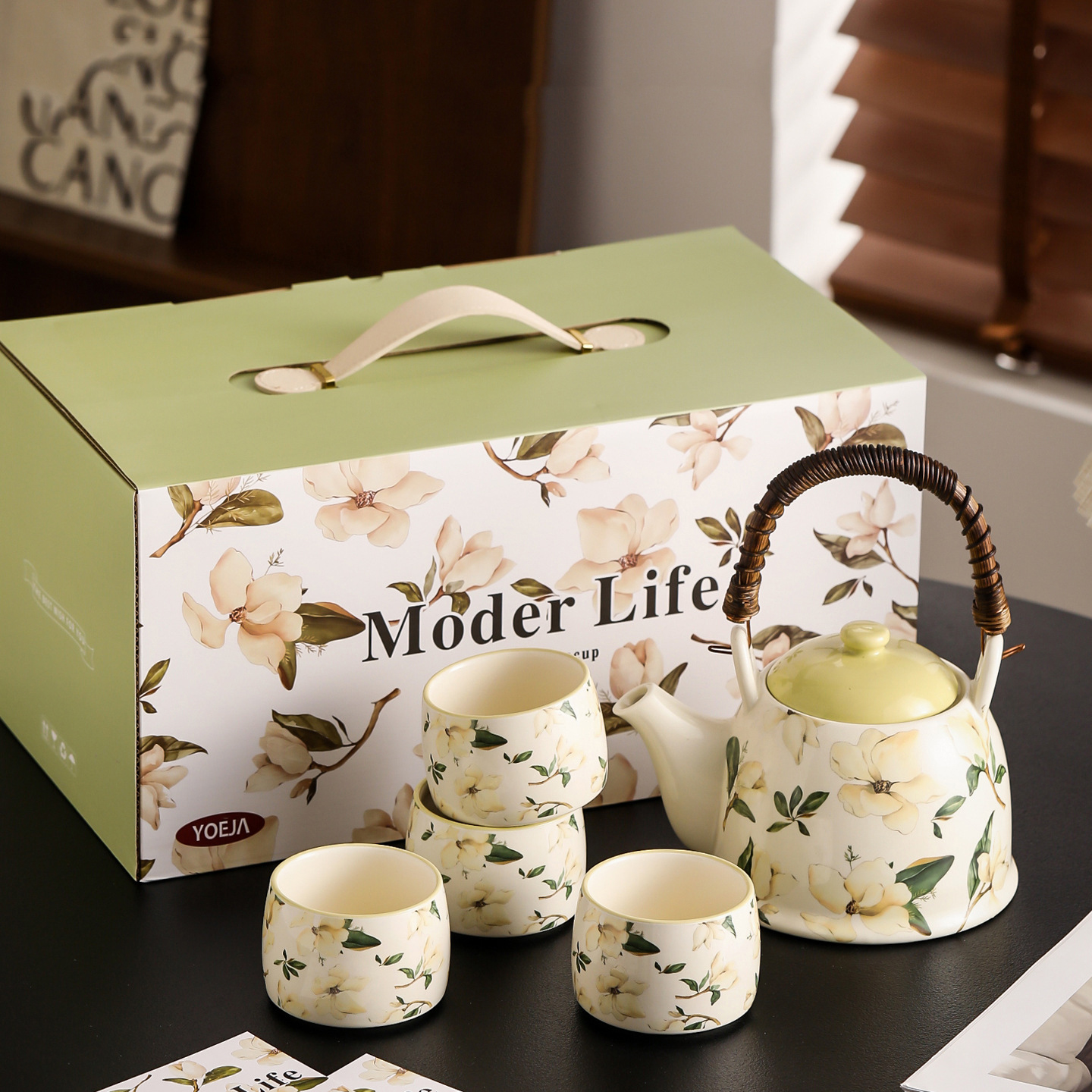 Green-one teapot with 4 cups