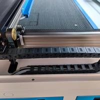 Tissu coupé de découpeuse de laser d'appliques de coupe de machine en cuir de productivité élevée avec la machine de laser de CO2