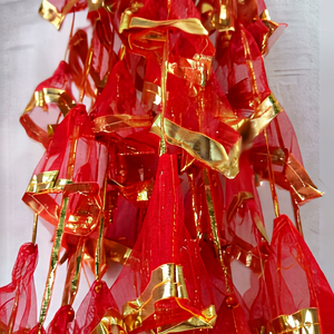 Décoration murale traditionnelle chinoise du Nouvel An avec pompons rouges et dorés pour la maison, pièce à vivre intérieure - Product Image 1